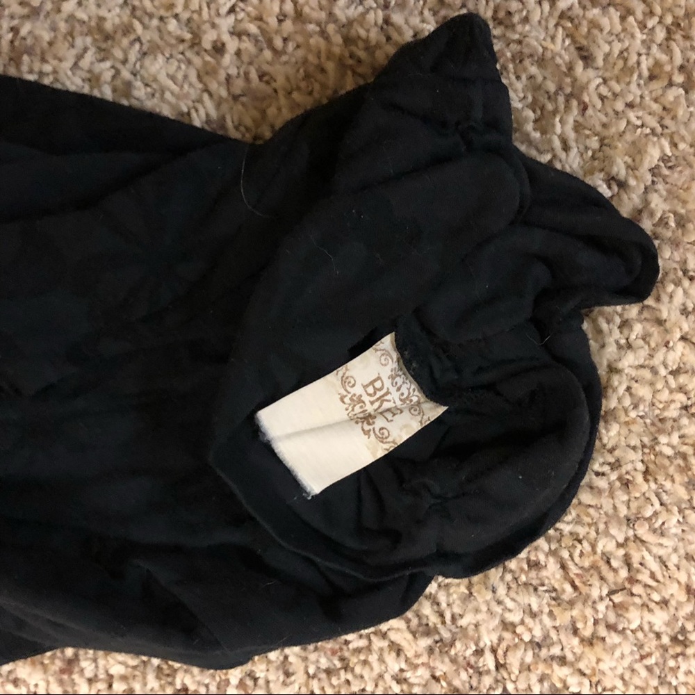 Women’s BKE Black floral Turtle Tee Short Sleeve S